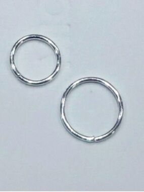 2 Nose rings Silver colour
